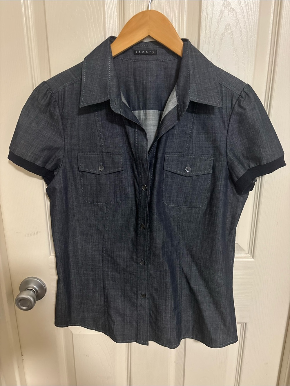 Theory Women’s Dark Chambray Short Sleeve Button Up Shirt Medium
